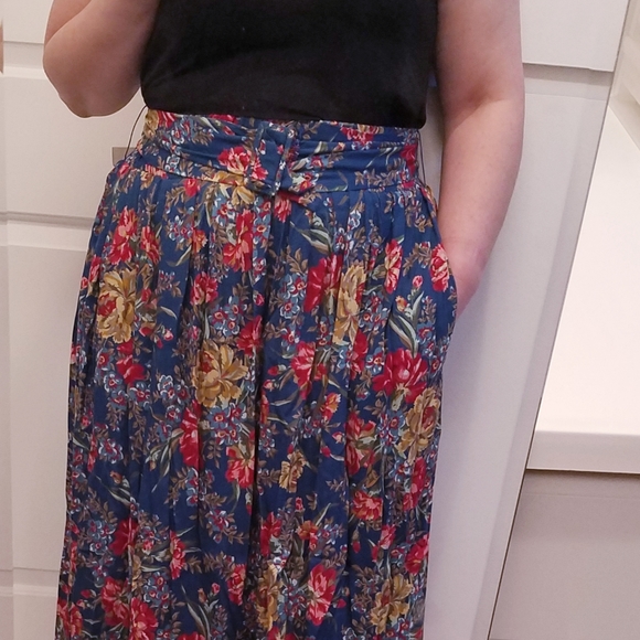 Susan Bristol_Floral Skirt w/POCKETS & Belt - Picture 2 of 14